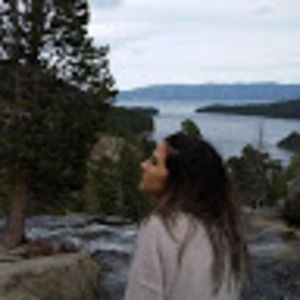 Meet your Posher, Caitlin